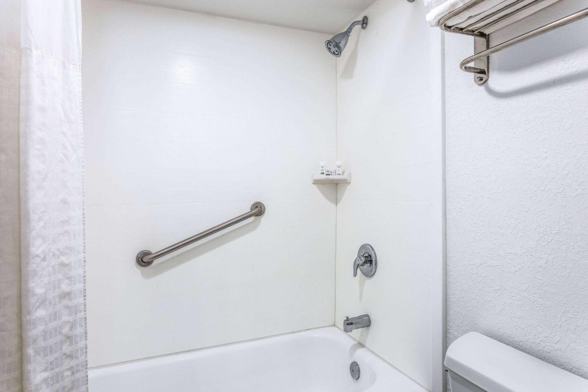 Ramada By Wyndham Altamonte Springs Near I-4 Exterior foto