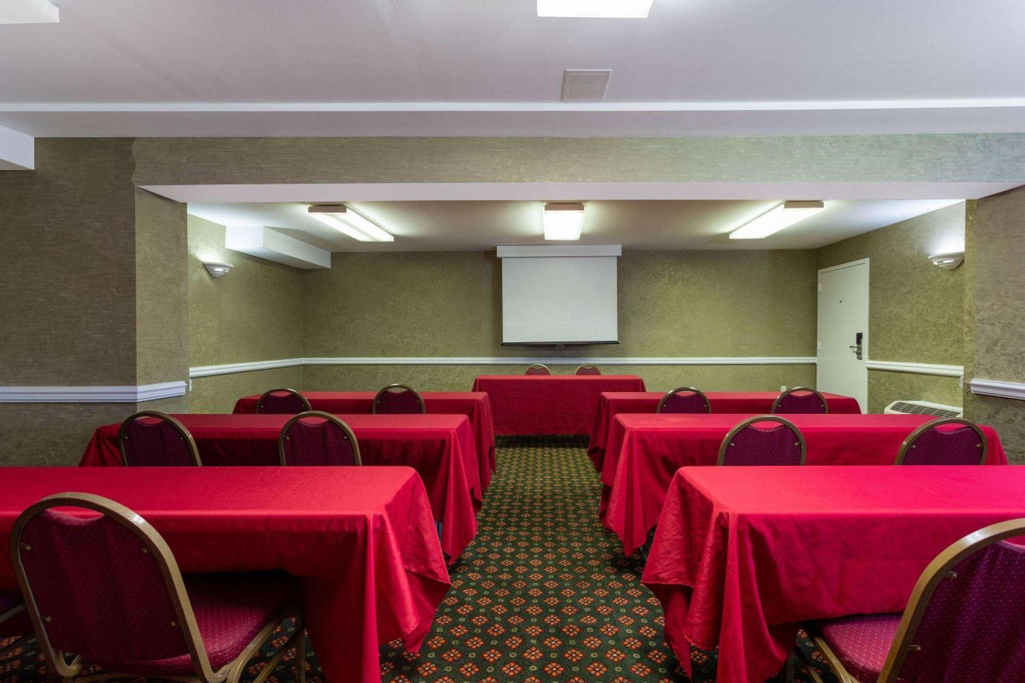 Ramada By Wyndham Altamonte Springs Near I-4 Exterior foto