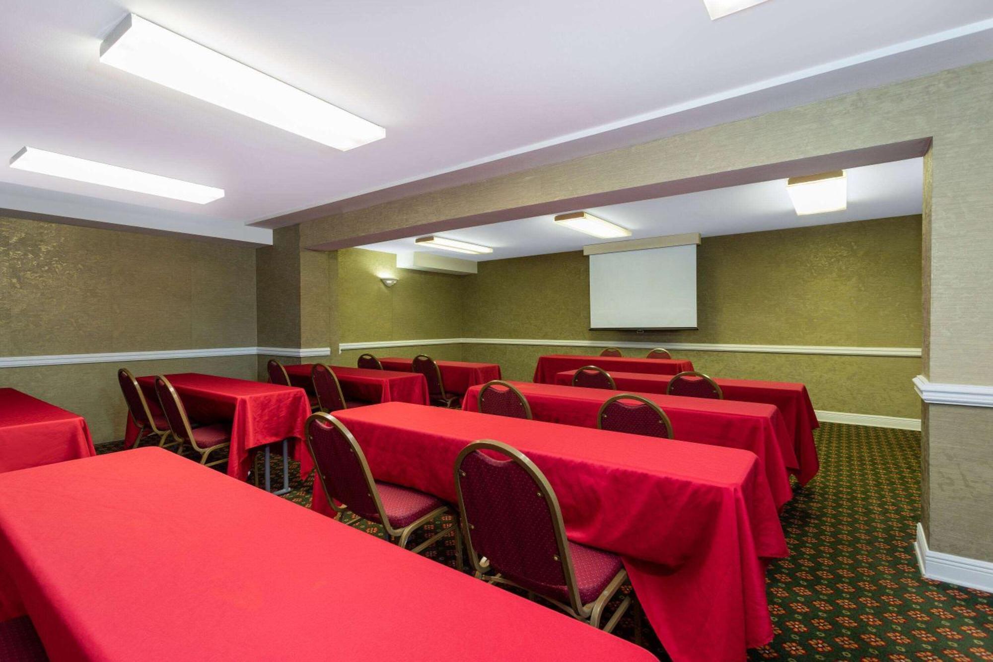 Ramada By Wyndham Altamonte Springs Near I-4 Exterior foto