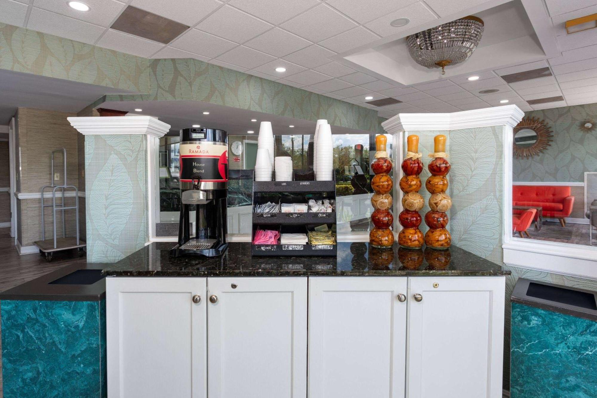Ramada By Wyndham Altamonte Springs Near I-4 Exterior foto