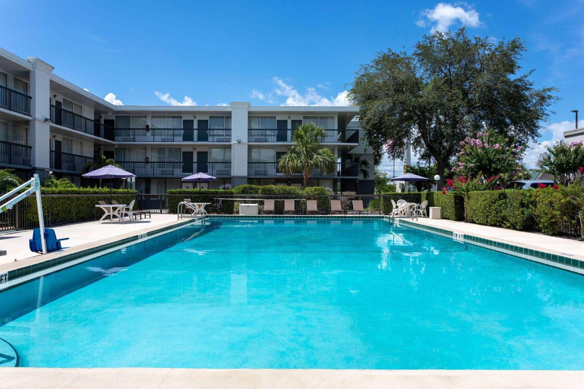 Ramada By Wyndham Altamonte Springs Near I-4 Exterior foto