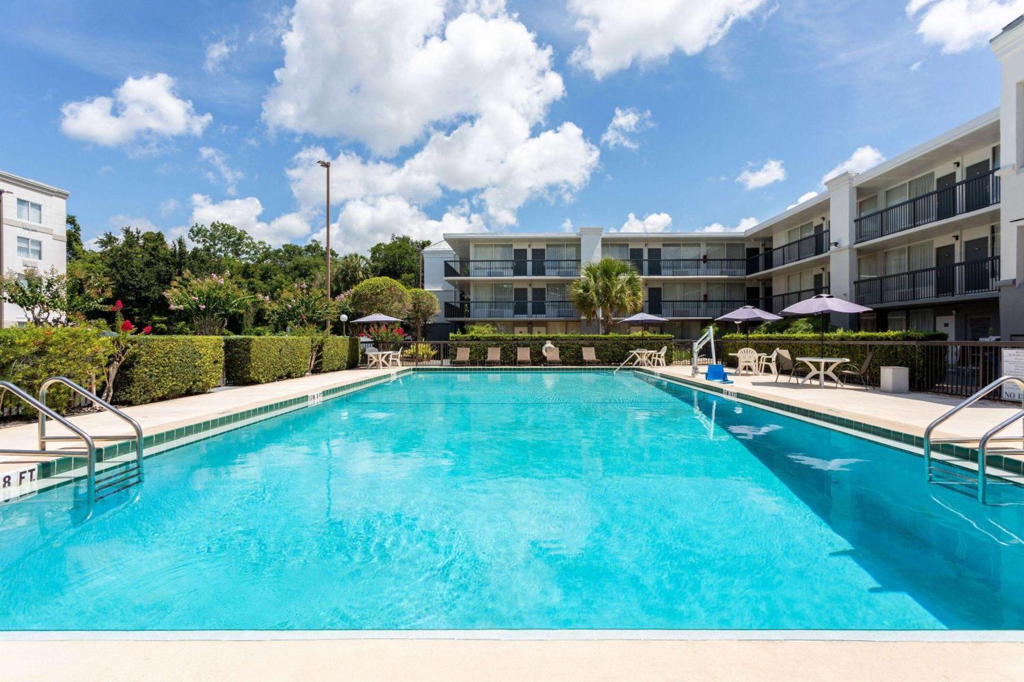 Ramada By Wyndham Altamonte Springs Near I-4 Exterior foto