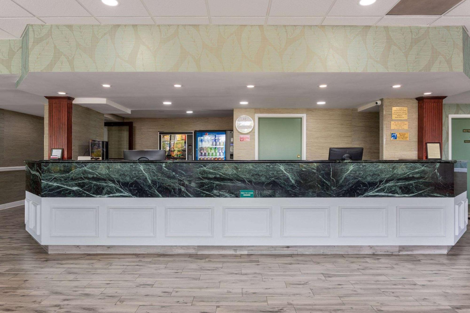 Ramada By Wyndham Altamonte Springs Near I-4 Exterior foto